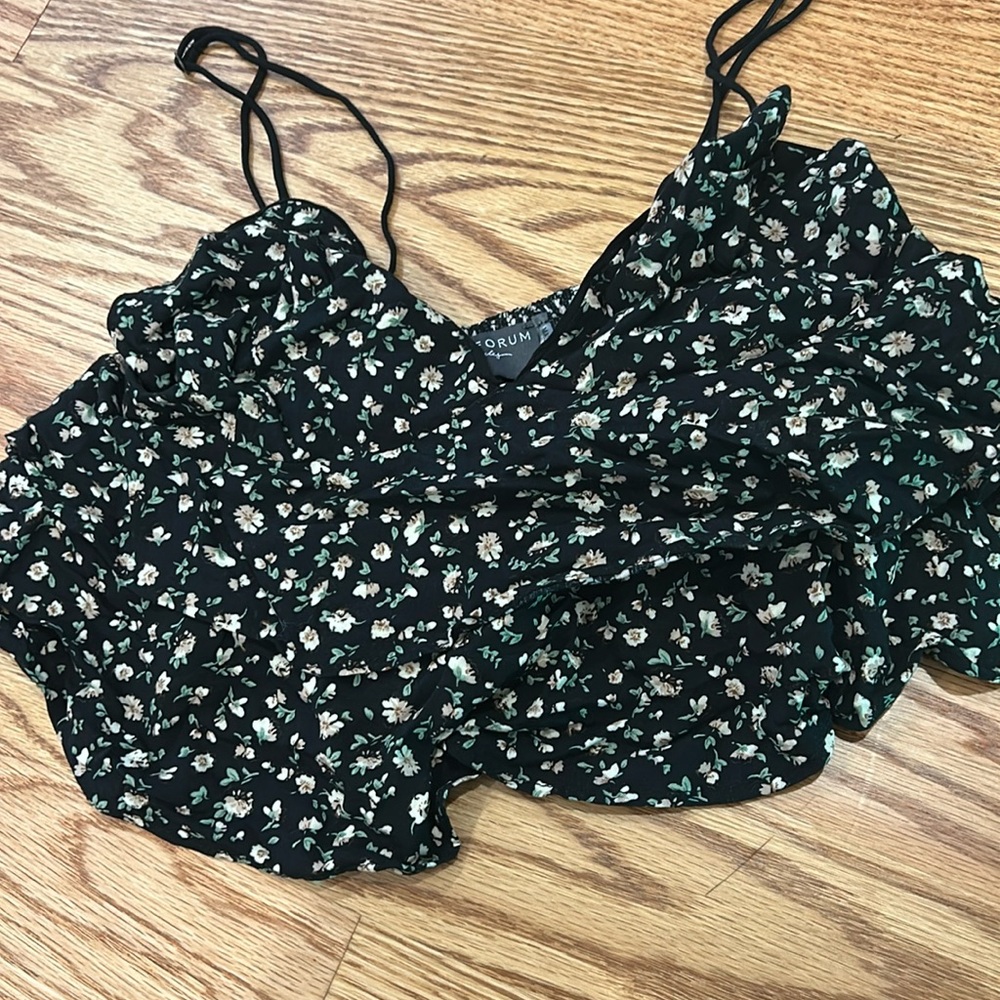 Cropped flowers tank